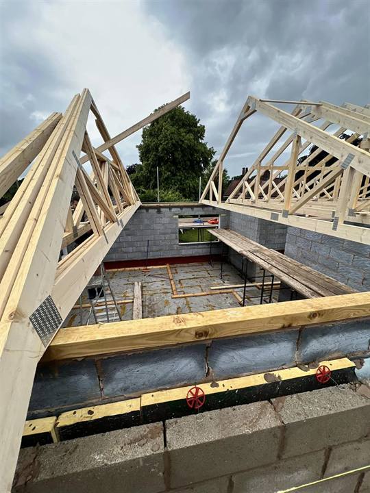 roof truss installation Bolton