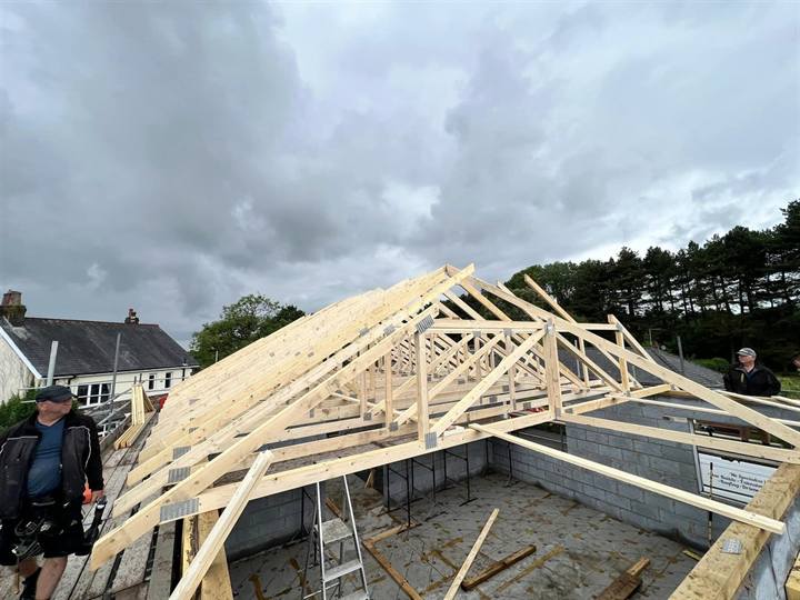 roofers fitting roof trusses Bolton